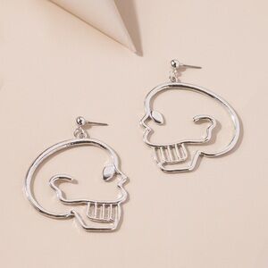 3/$30 🤍 Skull Drop Earrings